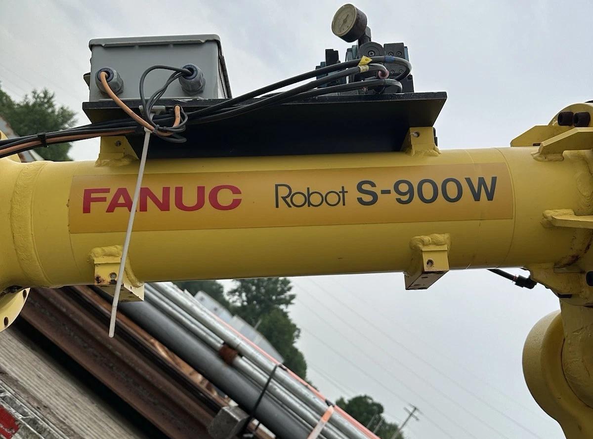 Used Fanuc Robot,S-900W,w/ Robohand SPC 368 NO Controller