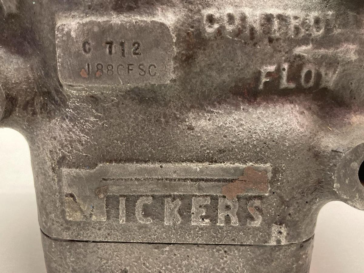 Used Vickers,C712 188CFSC,Flow Control Hydraulic Valve 3/4in Npt