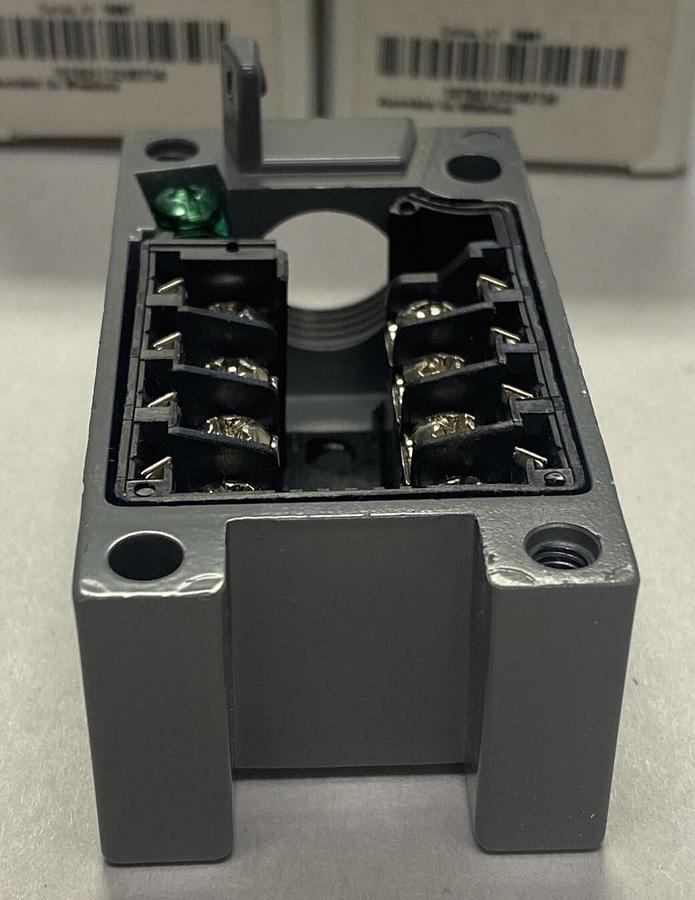 EATON CUTLER HAMMER,E50RB,LIMIT SWITCH RECEPTACLE LOT OF 2 NEW