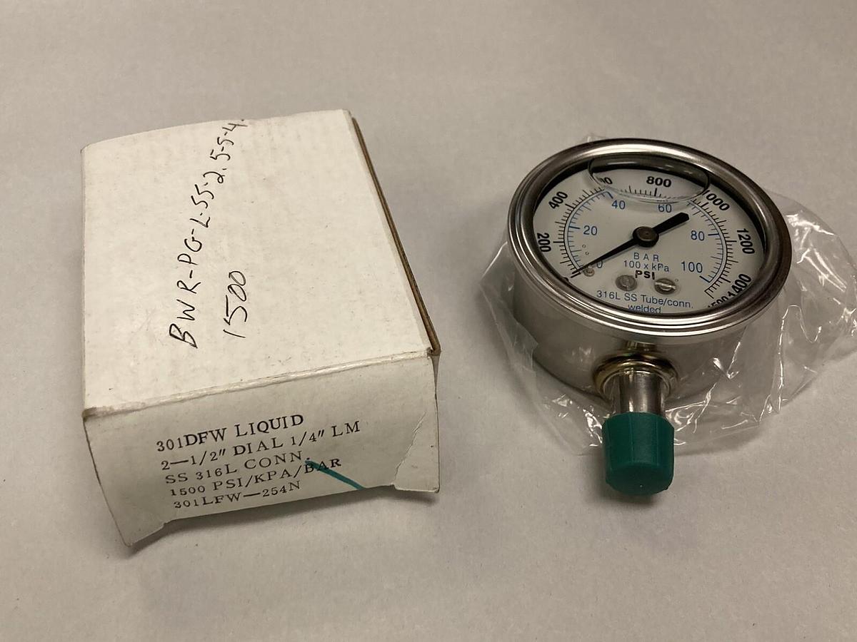 Pressure Gauge,301DFW,Liquid 2-1/2" Dial 1/4" 1500 PSI
