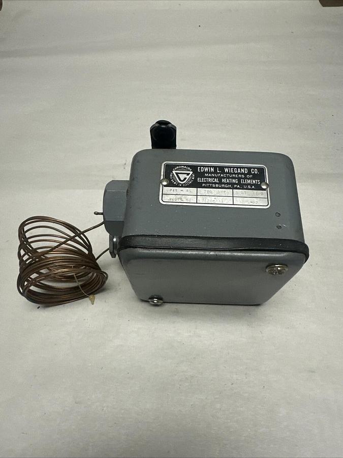 Chromalox,SPDT 7720,PIT-35 200-350 Degree Thermostat NEW