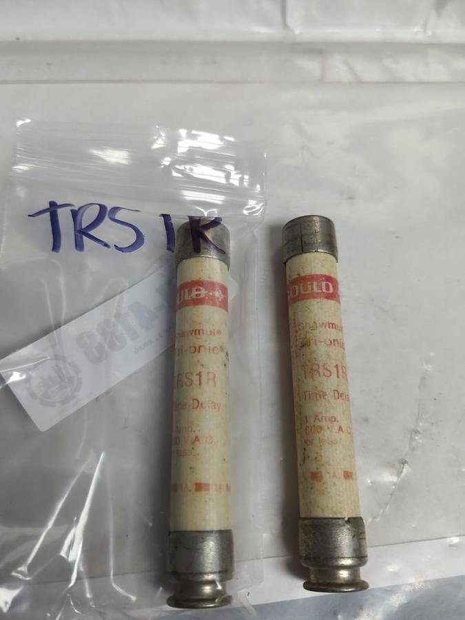 Used GOULD SHAWMUT,TRS1R,TRI-ONIC 1 AMP FUSE LOT OF 2 PRE-OWNED