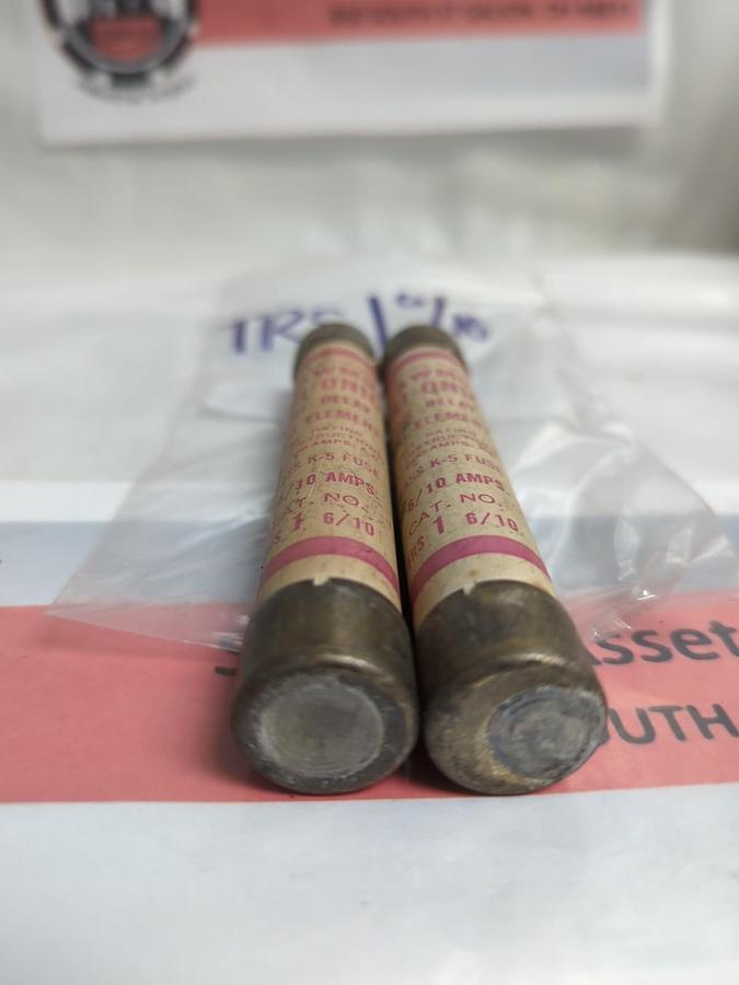 Used GOULD SHAWMUT,TRS-1-6/10,TRI-ONIC 1-6/10 AMP FUSE LOT OF 2 PRE-OWNED