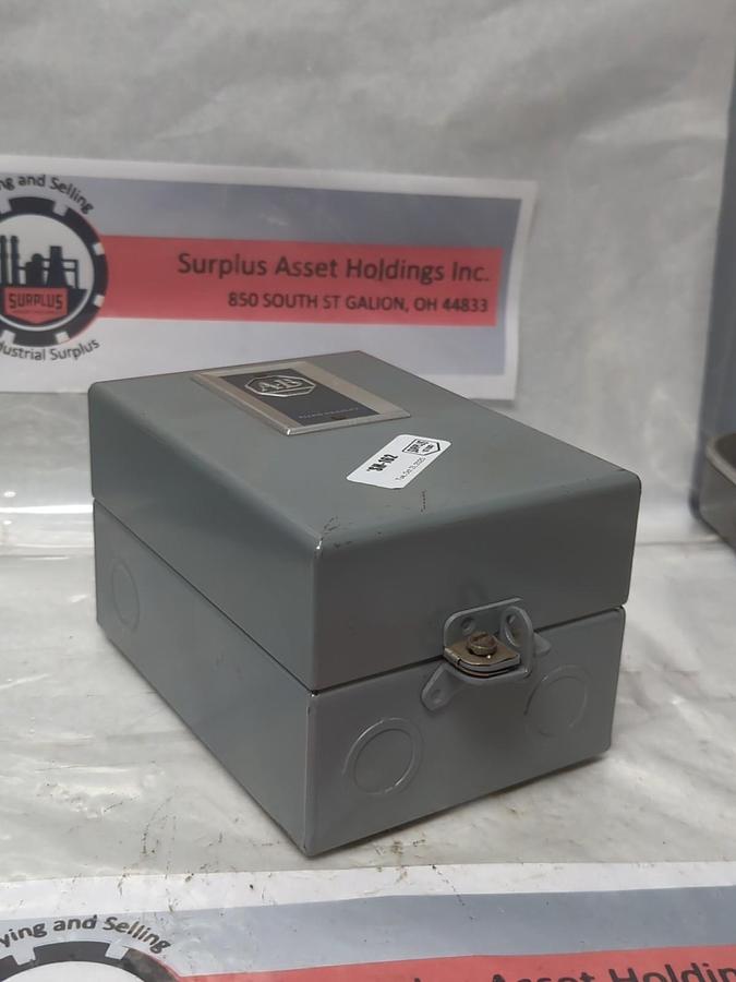 Used ALLEN BRADLEY,700-P201A1,SERIES B RELAY ENCLOSURE NO RELAY PRE-OWNED