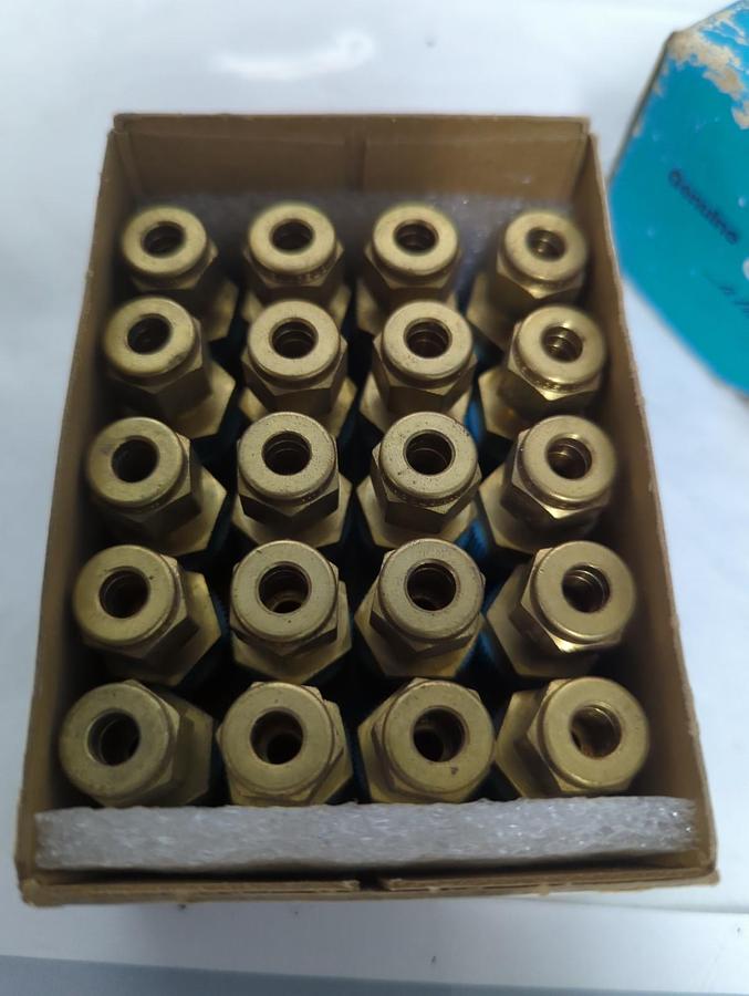 SWAGELOK,1/4T X 3/8NPT,BRASS TUBE FITTING 1/4 IN TUBE 3/8 NPT MALE BOX OF 20 NOS