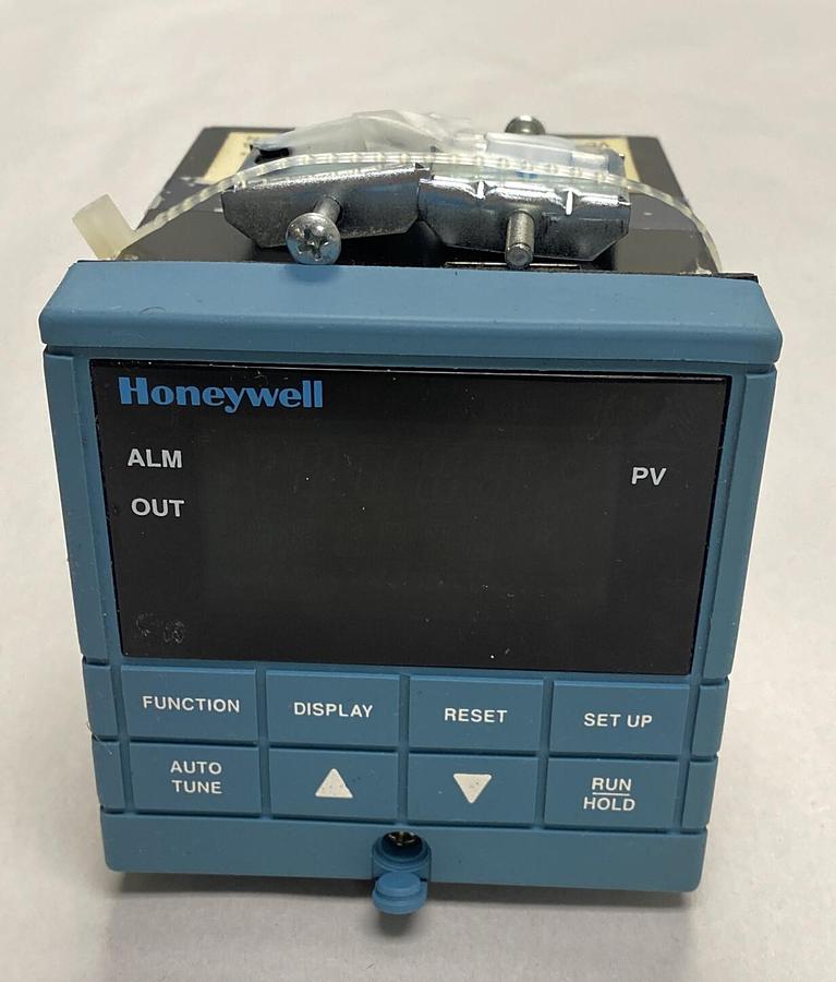 Used HONEYWELL,DC200H-0-000-1D0000-0, TEMPERATURE CONTROLLER REFURBISHED