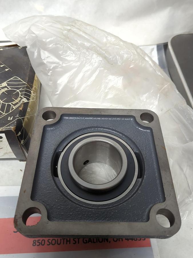 PEER,UCF211-35,4-BOLT FLANGE BEARING 2 INCH BORE WITH SET SCREW LOCKING COLLAR