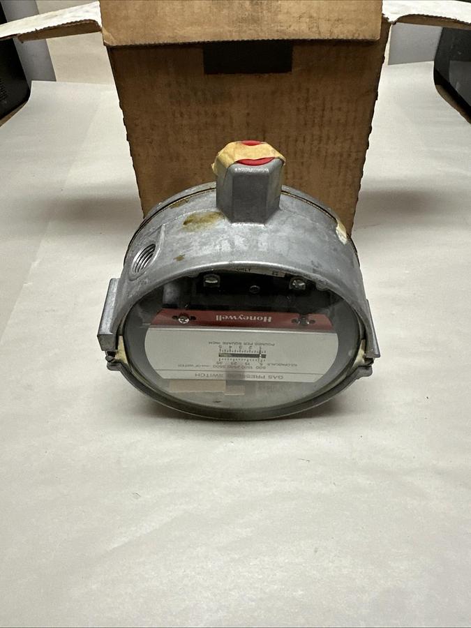 Used Honeywell,C437H 1027,Gas/Air Pressure Switch 1/2-5 PSIG
