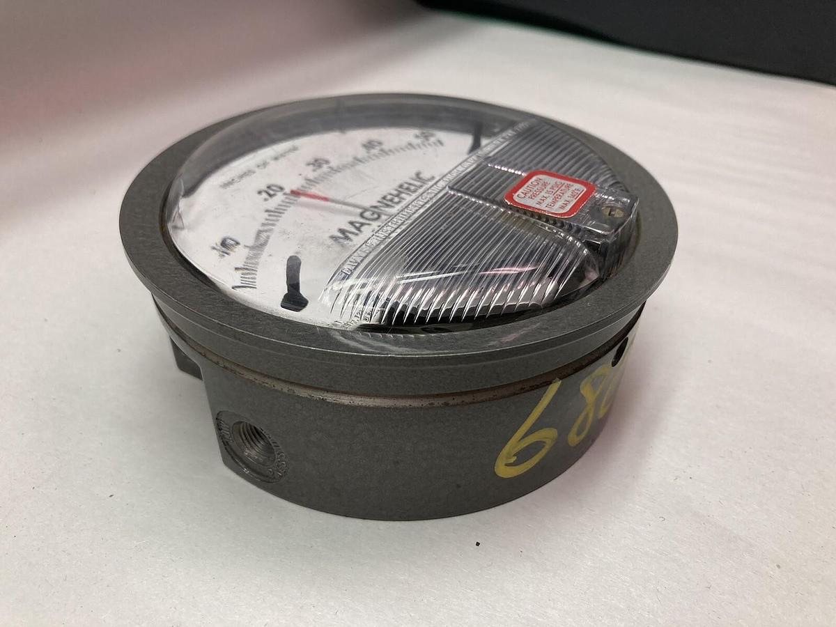 Dwyer Magnehelic,2000-0,Differential Pressure Gauge 0-0.50 Inch