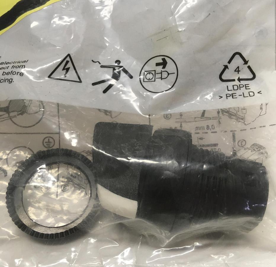 Allen-Bradley,800FP-SM32,Maintained Selector Switch Black