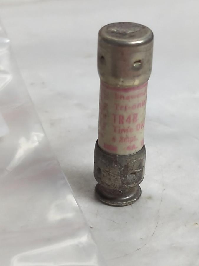 Used GOULD SHAWMUT,TR4R,TRI-ONIC 4 AMP FUSE LOT OF 2 PRE-OWNED