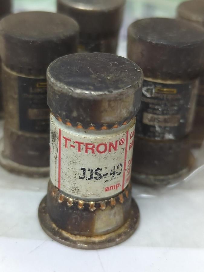 Used COOPER BUSSMANN,JJS-4,T-TRON 4 AMP FUSE LOT OF 8 PRE-OWNED