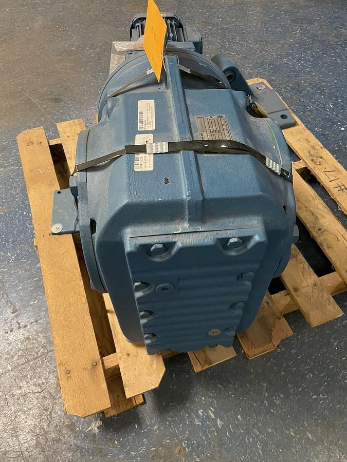 SEW EURODRIVE,KA107-TR77-DRE90M4, GEARMOTOR RATIO 696 1.5 HP 2.5/1740 RPM