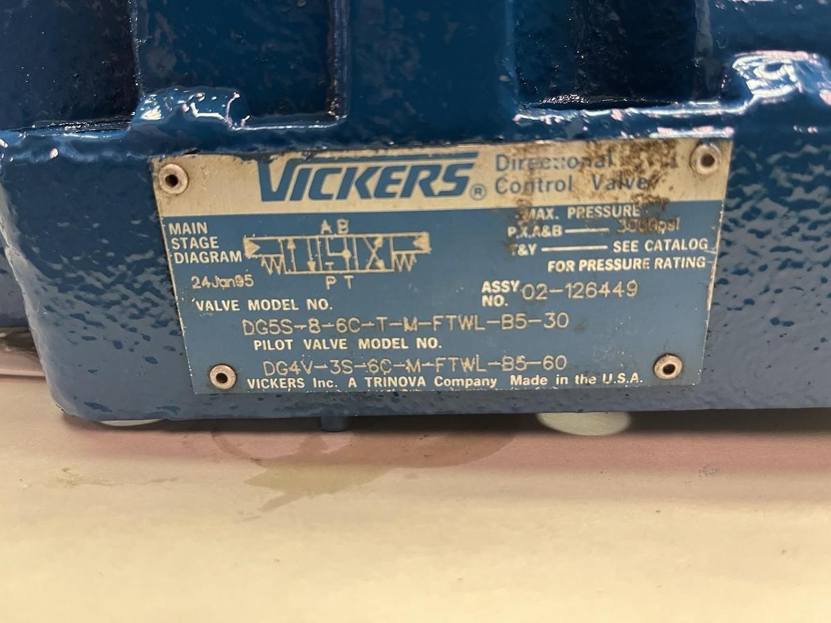 Used VICKERS,DG5S-8-6C-T-M-FTWL-B5-30,DIRECTIONAL VALVE DG4V-3S-6C-M-FTWL-B5-60 PILOT