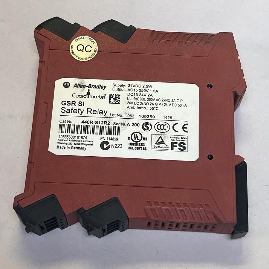 Used ALLEN BRADLEY,440R-S12R2,SAFETY RELAY MODULE
