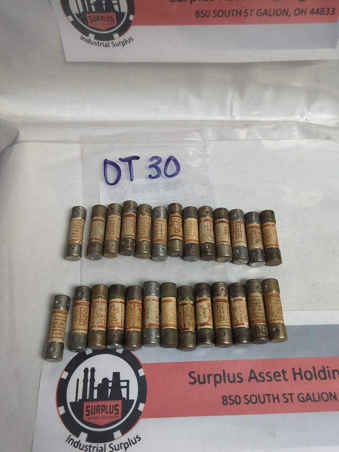 Used GOULD SHAWMUT,OT30,ONE TIME 30 AMP FUSE LOT OF 26 PRE-OWNED