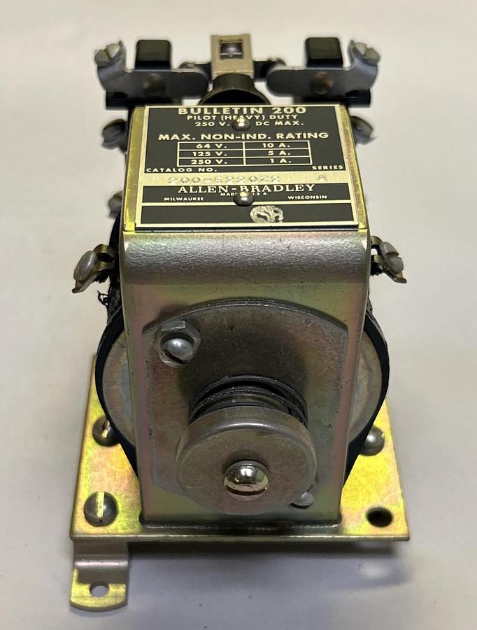 ALLEN BRADLEY,200-E220Z2,RELAY 250VDC NOS