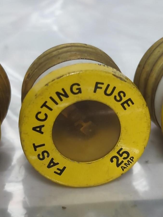 Used UNBRANDED,25 AMP,SCREW IN FUSE FAST ACTING 25 AMP LOT OF 4 PRE-OWNED