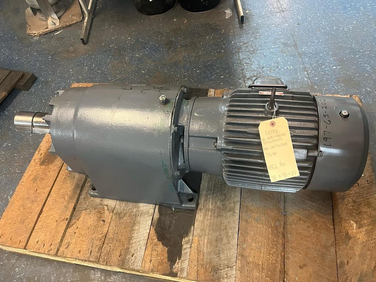 Used DODGE,210TG28A1,MASTER XL GEARMOTOR REDUCER 70.6:1 7.5HP OUT 25RPM SHFT 2.75"