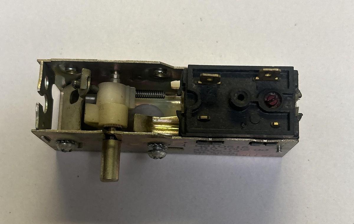 Used WESTINGHOUSE,C310616,HUMIDISTAT CONTROL