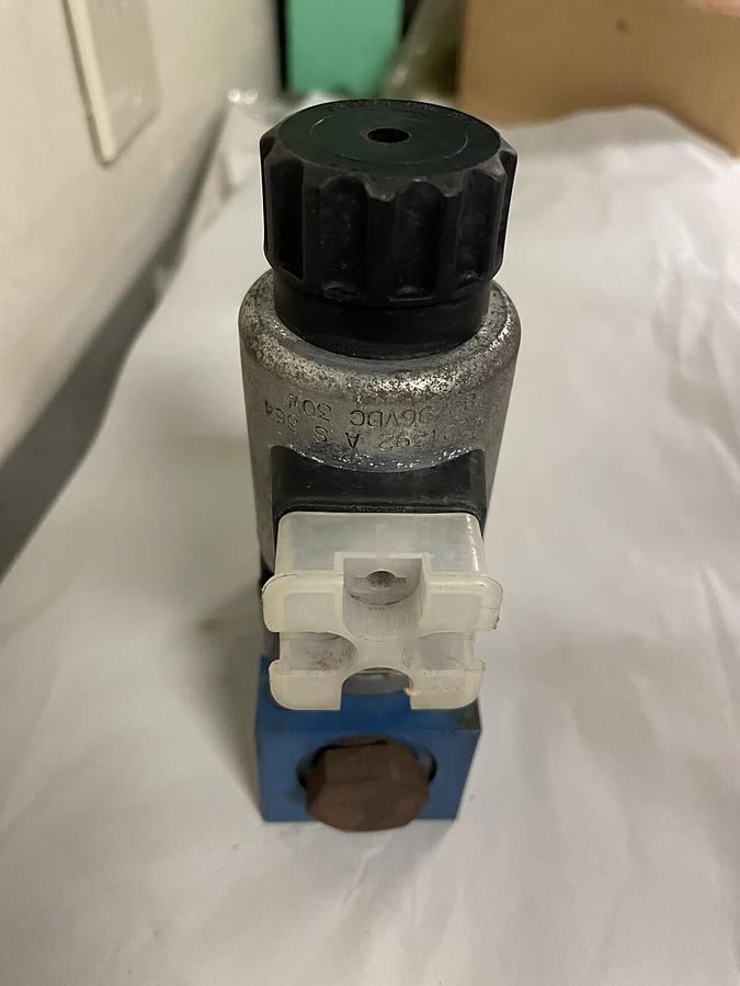 Used REXROTH BOSCH,R900089205,DIRECTIONAL VALVE