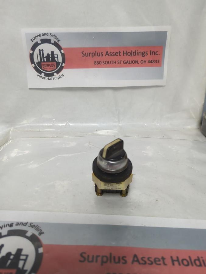 Used ALLEN BRADLEY,800-H2,SERIES F SELECTOR SWITCH PRE-OWNED
