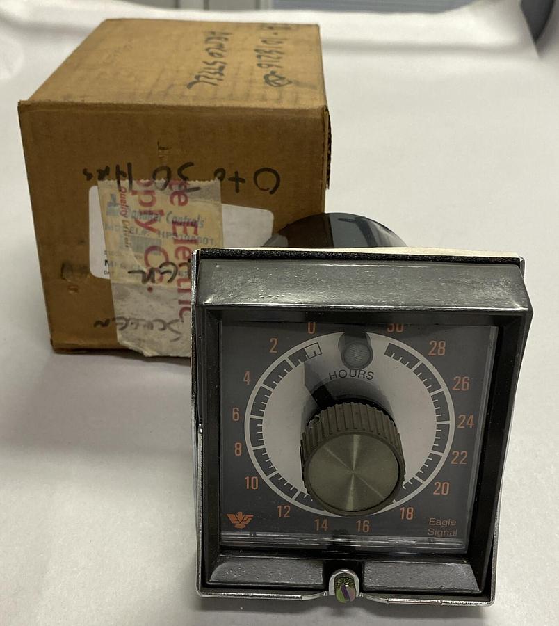 Used DANAHER CONTROLS EAGLE SIGNAL,HP510A601, TIMER 0-30HR 120VAC NEW