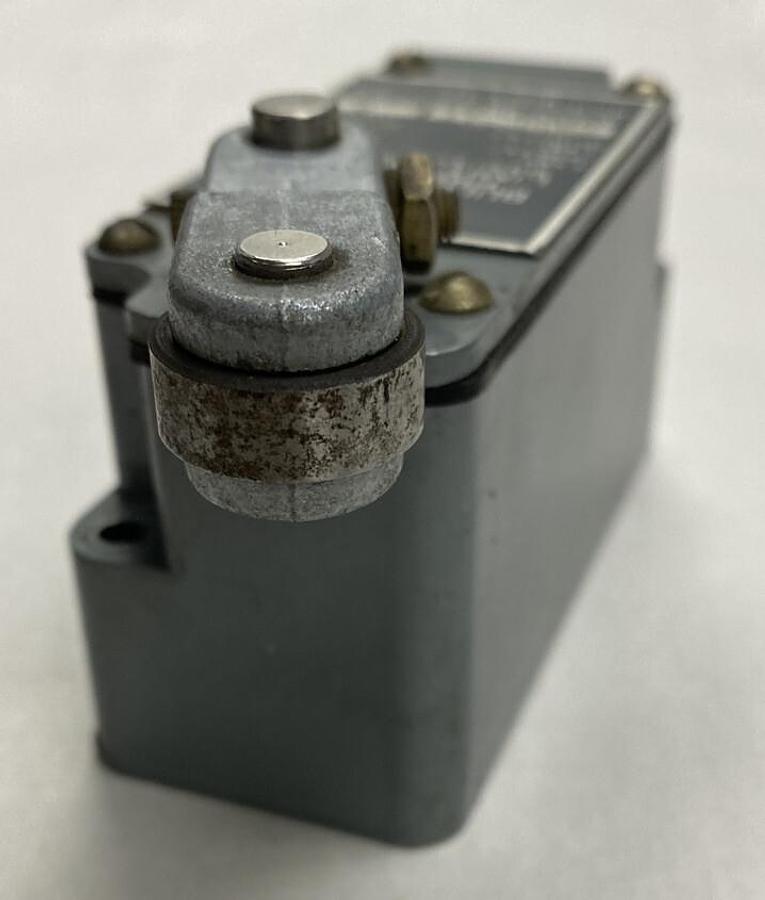 Used Allen-Bradley,PASJ2-17,Series B Limit Switch