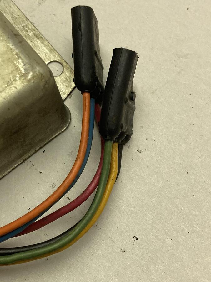 Used Motorola,8RD2011,Voltage Regulator 12V