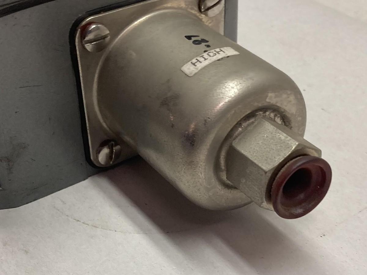 Used United Electric,Model 150,Pressure Switch Type J21K 0-40 PSID 15A