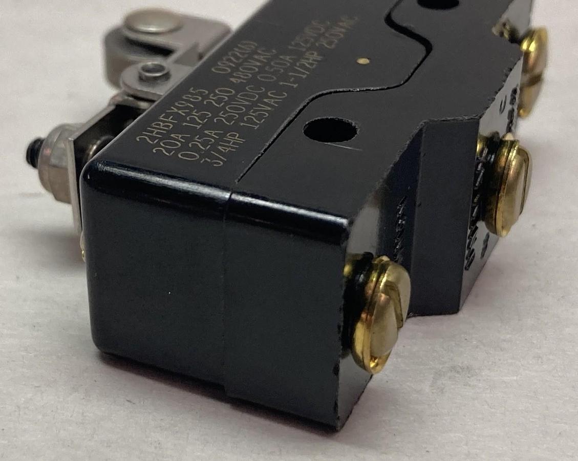 Unimax,2HBFX985,Snap Action Switch 20A 480VAC