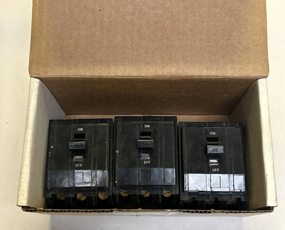 Used SQUARE D,Q0320,CIRCUIT BREAKER 20A 240V 3P LOT OF 3
