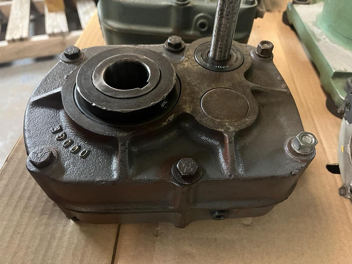 Used DODGE,SIZE 1,TORQUE ARM SPEED REDUCER RATIO 15 INPUT 1HP 1750RPM