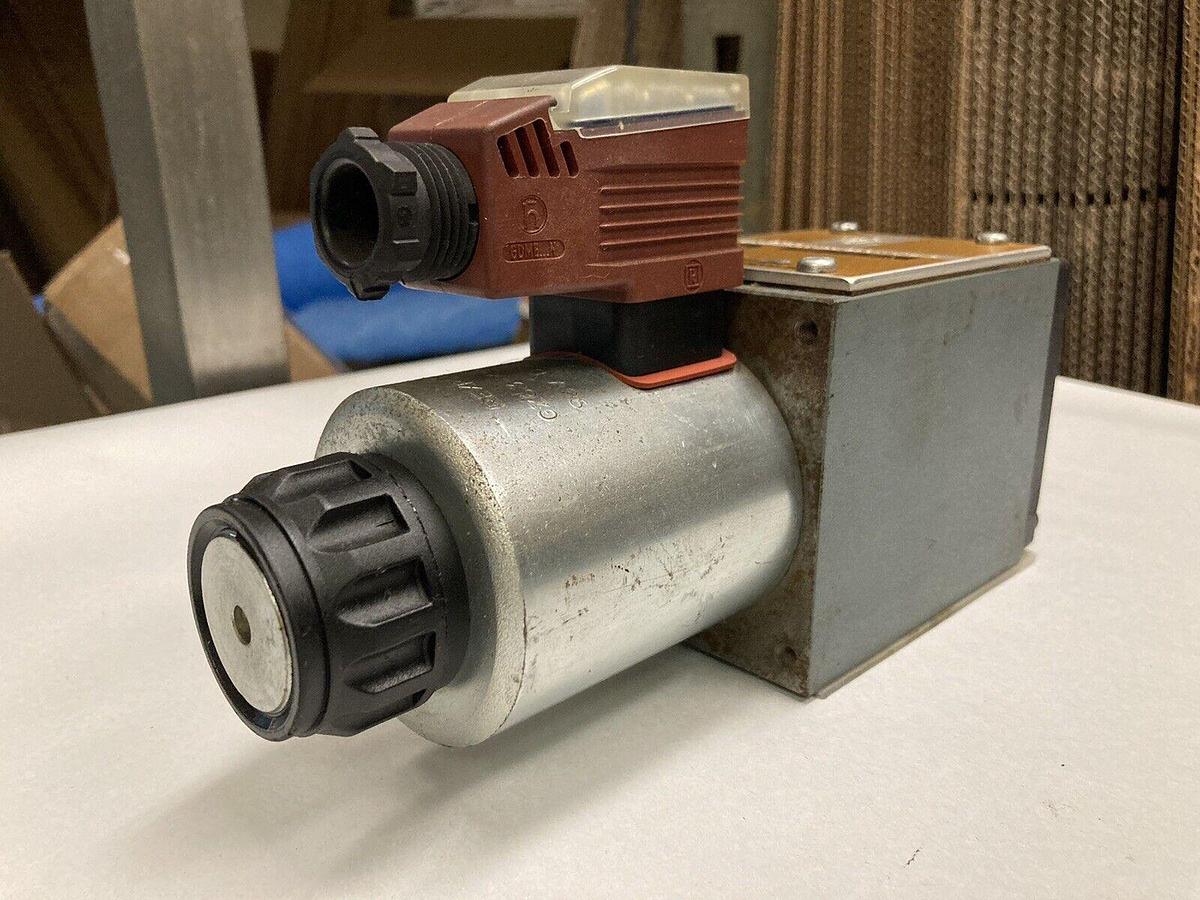 Used Rexroth,5-4WE10C32/CW110RN9Z55/A12V,Hydraulic Valve