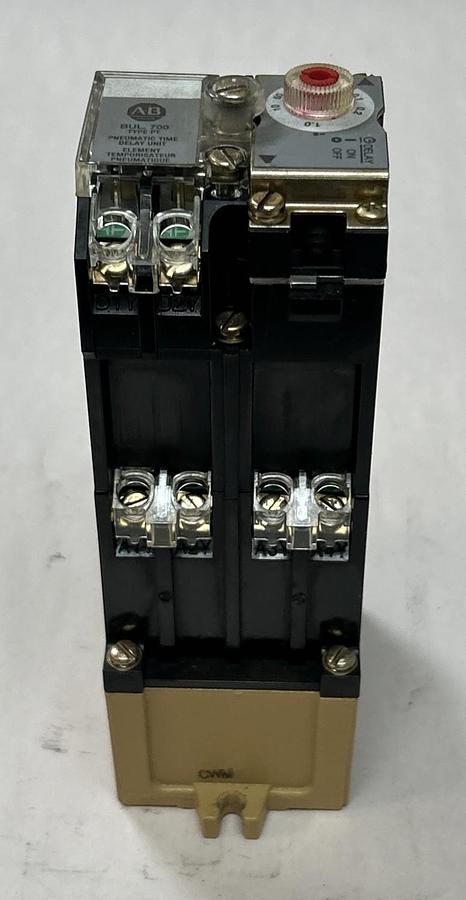 Used ALLEN BRADLEY,700-PT400A1,PNEUMATIC TIME DELAY RELAY