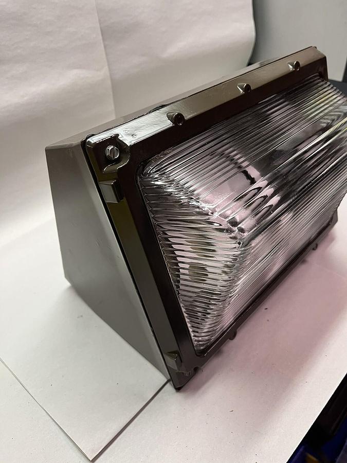 GE,WM7S15P1H1SN4DB,WALLMOUNT LUMINAIRE 175 WITH LAMP 150w