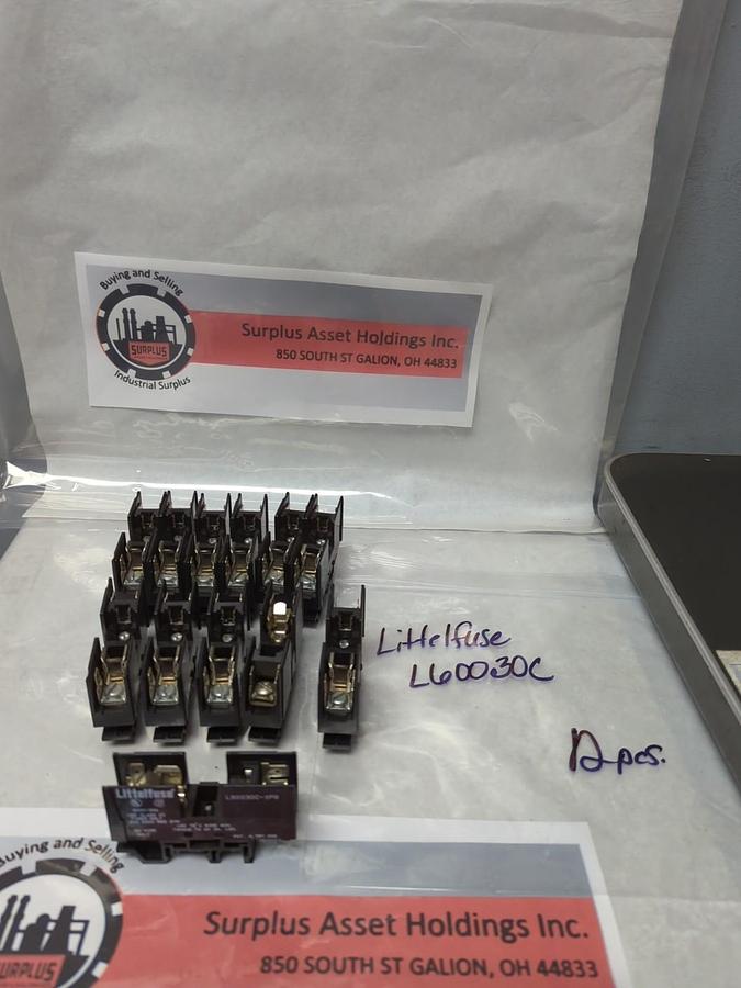 Used LITTELFUSE,L60030C-1PQ,FUSE HOLDER 600V-30A LOT OF 12 PRE-OWNED