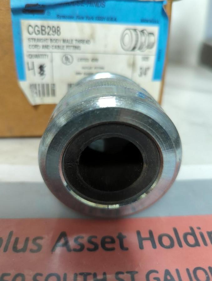 CROUSE HINDS,CGB298,STRAIGHT BODY MALE THREAD CORD & CABLE FITTING 3/4 IN 4 PC