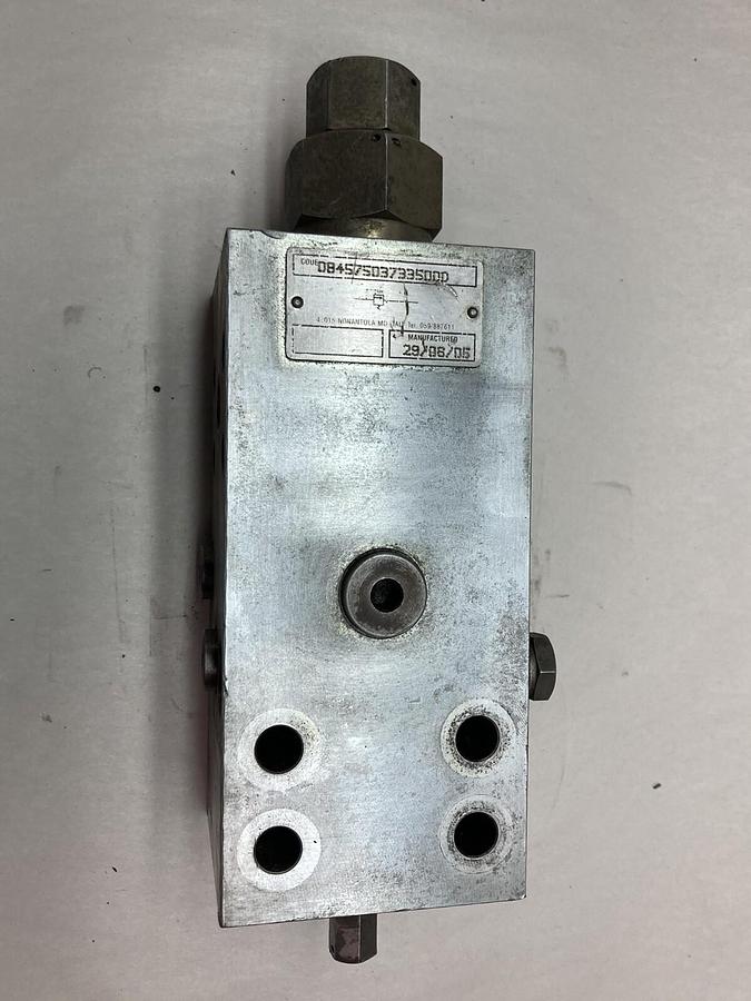 Used Unbranded,D8457503733500D,Hydraulic Manifold