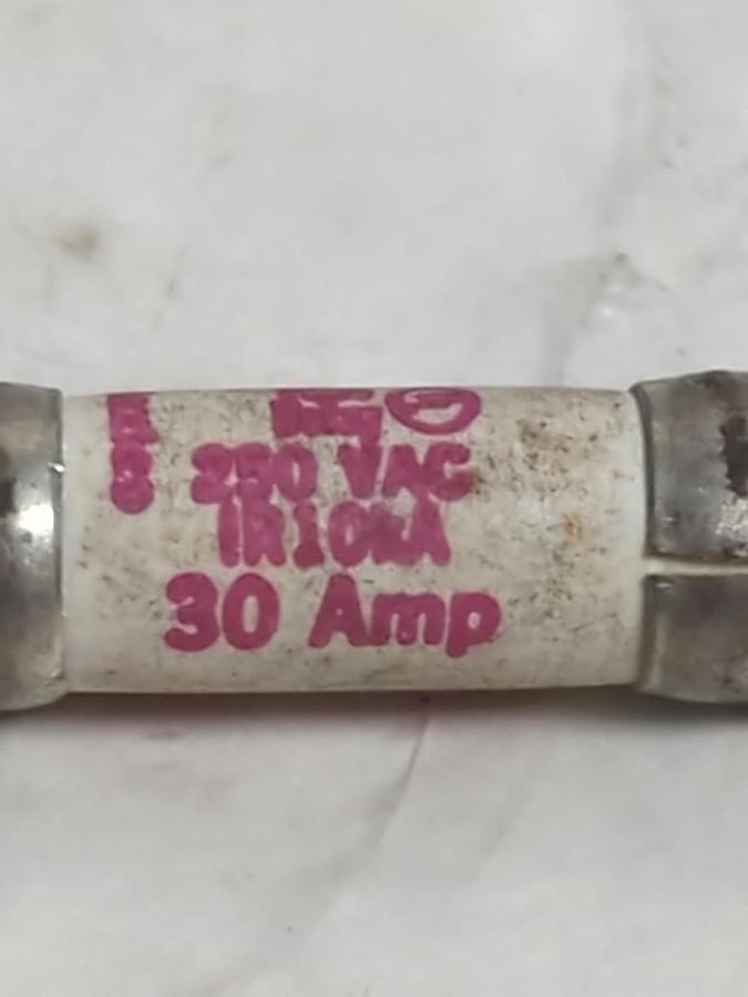 Used FERRAZ SHAWMUT,TRM30,TRI-ONIC 30 AMP FUSE LOT OF 27 PRE-OWNED