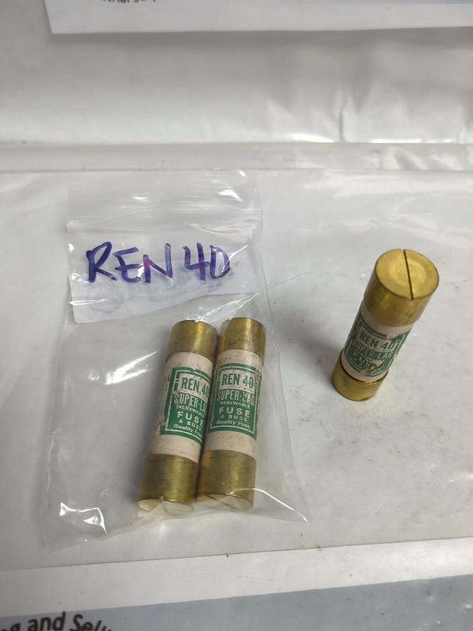 COOPER BUSSMANN,REN-40,SUPER-LAG RENEWABLE FUSE 40 AMP LOT OF 3 PRE-OWNED