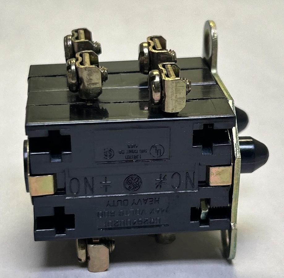 Used GENERAL ELECTRIC,CR2940U203,CONTACT BLOCKS NEW