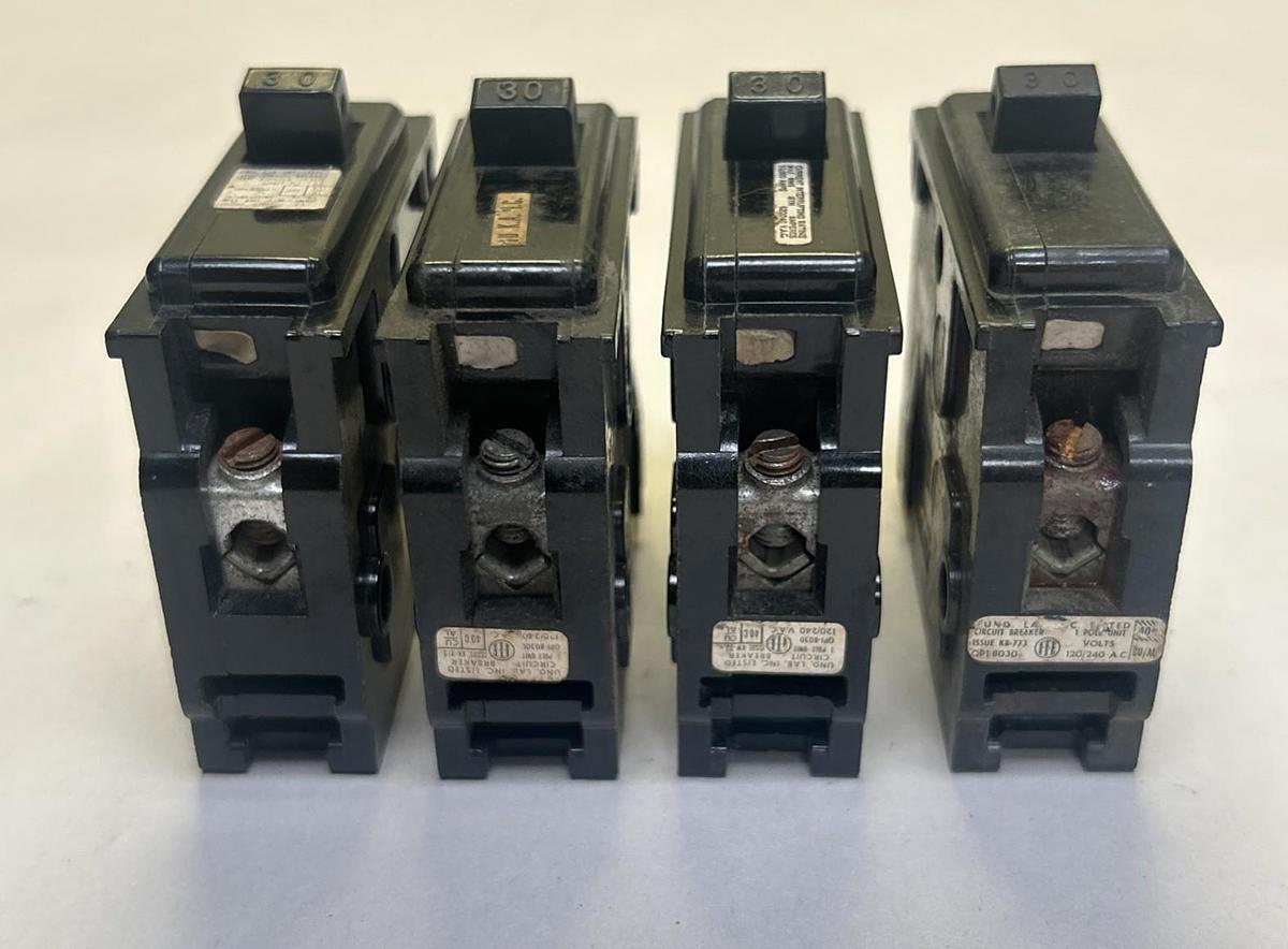 Used ITE,QP1-B030,CIRCUIT BREAKER 30A 120/240V 1P LOT OF 4