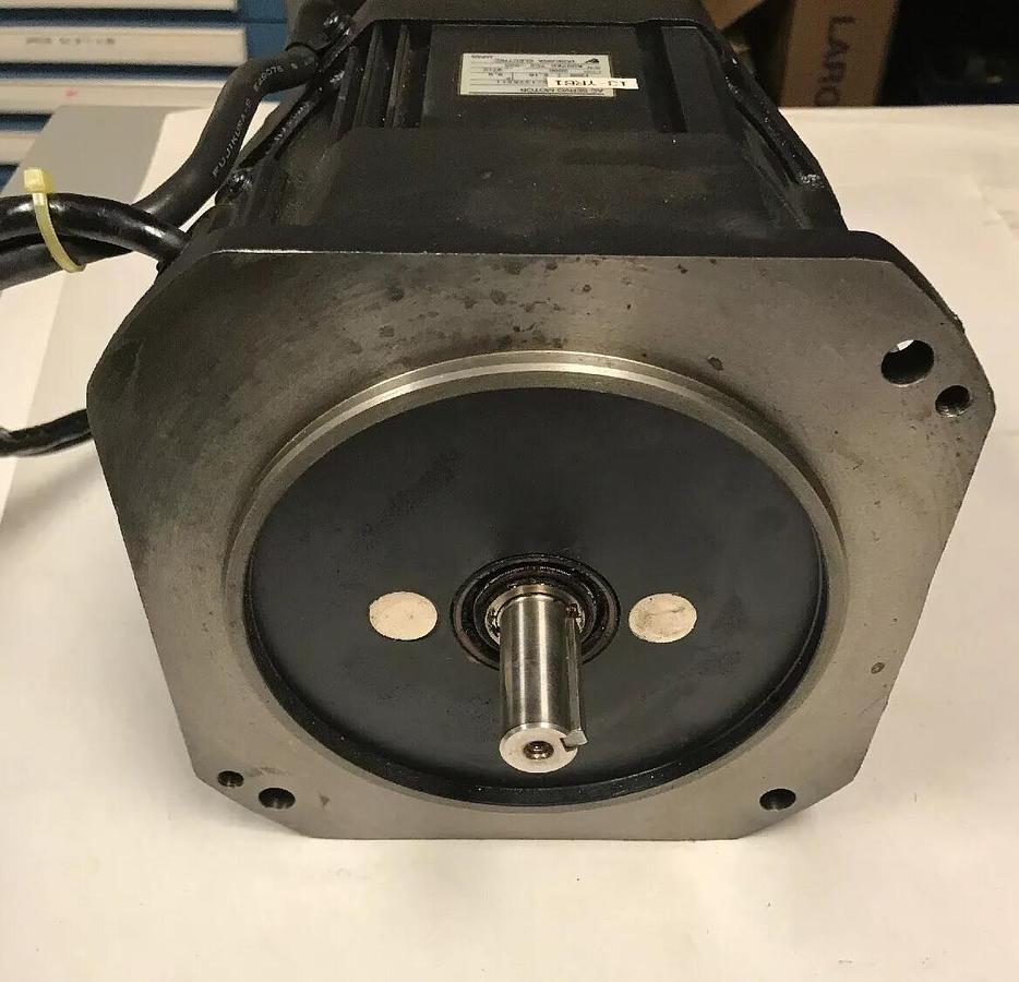 Used Yaskawa,USADED-13YR61,Servo Motor with encoder UTMAN-B15AS19BK