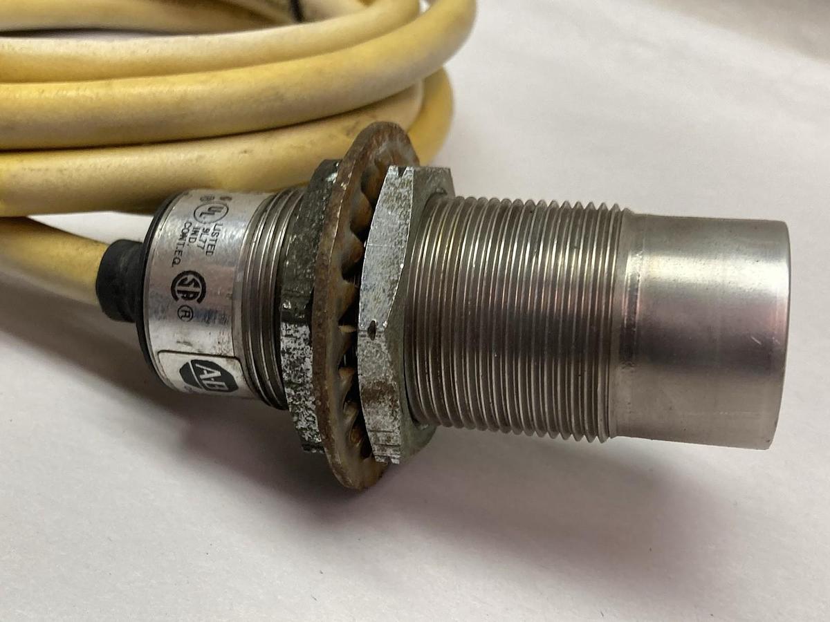 Used Allen-Bradley,871TM-B15N30-H2,Proximity Switch Sensor