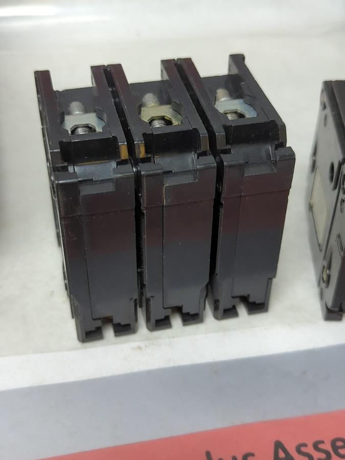 Used WESTNGHOUSE,BR330,CIRCUIT BREAKER 30 AMP 3-POLE LOT OF 2 PRE-OWNED
