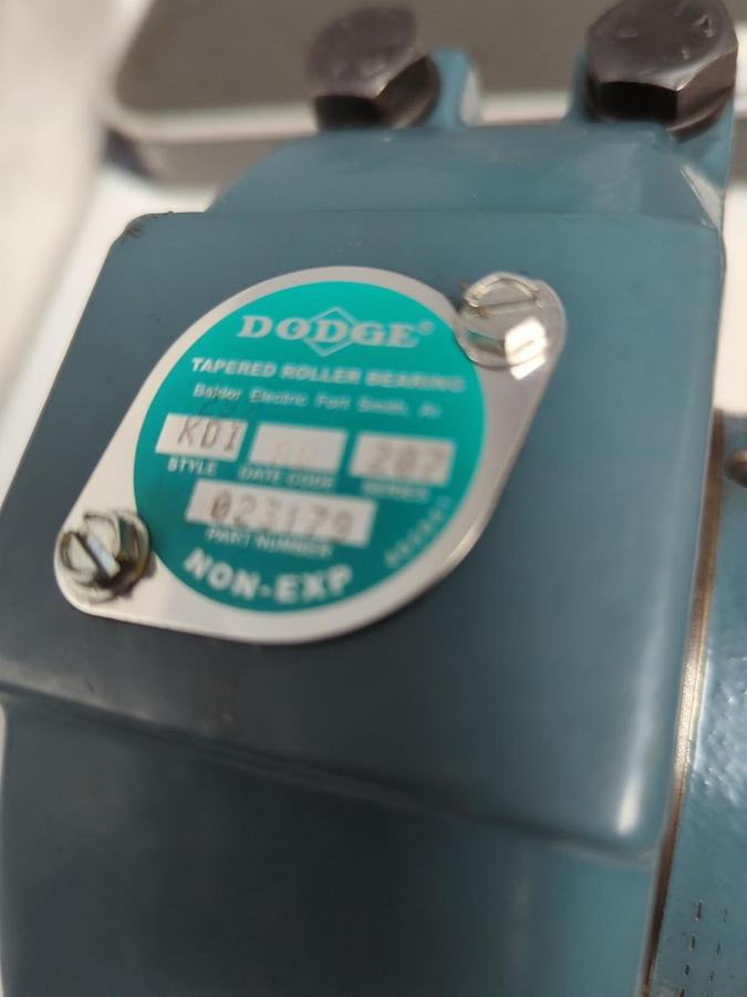 DODGE,P2BK207R,SPLIT PILLOW BLOCK 2-BOLT BASE 2-7/16 INCH BORE NOS