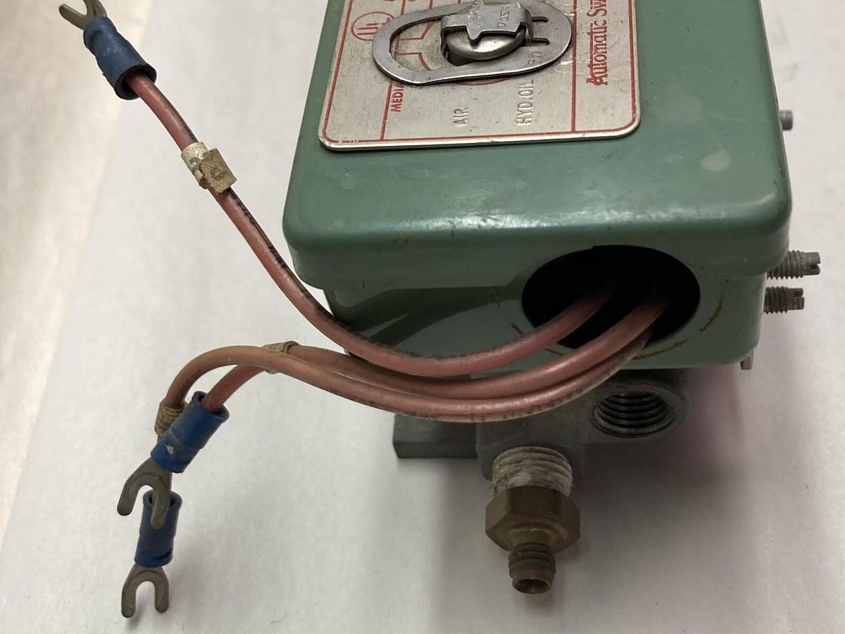 Used Asco,83493,Solenoid 4-Way 1/4 Inch Pipe Valve 120/110V 60/50Hz