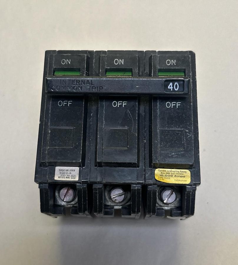 Used GENERAL ELECTRIC,THQB32040,CIRCUIT BREAKER 40A 240V 3P