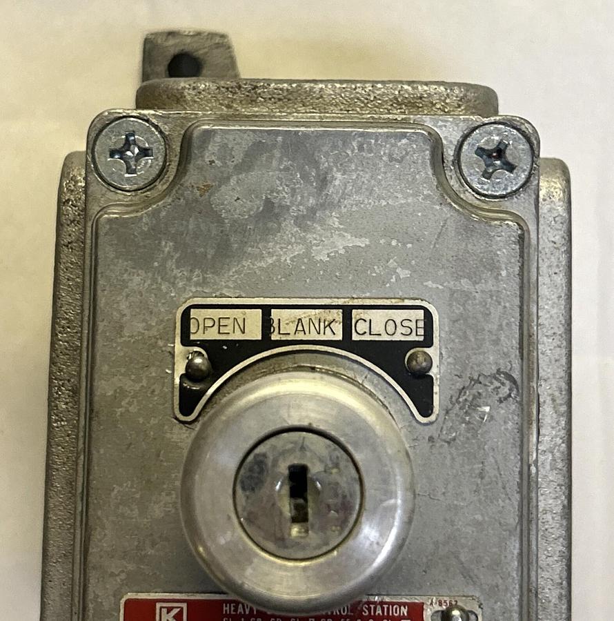 Used KILLARK,XCS-0K3M6G32D,HEAVY DUTY CONTROL STATION